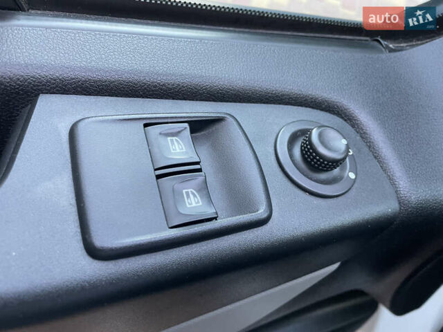 Белый Рено Трафик, объемом двигателя 1.6 л и пробегом 225 тыс. км за 15800 $, фото 9 на Automoto.ua