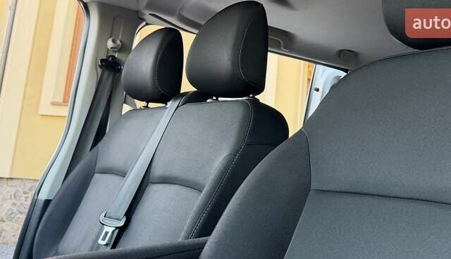 Белый Рено Трафик, объемом двигателя 1.6 л и пробегом 274 тыс. км за 18950 $, фото 64 на Automoto.ua