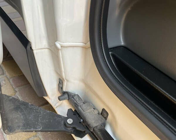 Белый Рено Трафик, объемом двигателя 1.6 л и пробегом 225 тыс. км за 15800 $, фото 47 на Automoto.ua