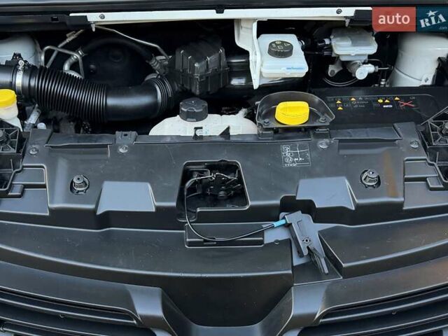 Белый Рено Трафик, объемом двигателя 1.6 л и пробегом 274 тыс. км за 18950 $, фото 57 на Automoto.ua