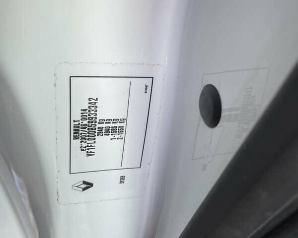 Белый Рено Трафик, объемом двигателя 1.6 л и пробегом 225 тыс. км за 15800 $, фото 64 на Automoto.ua