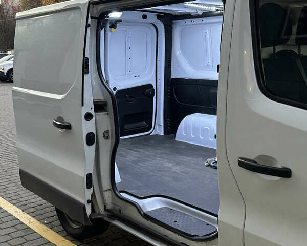 Білий Рено Трафік, об'ємом двигуна 1.6 л та пробігом 148 тис. км за 13000 $, фото 14 на Automoto.ua