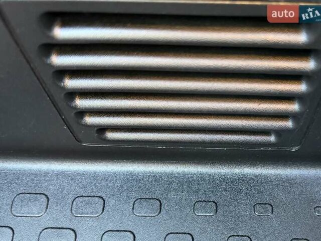 Белый Рено Трафик, объемом двигателя 1.6 л и пробегом 274 тыс. км за 18950 $, фото 92 на Automoto.ua