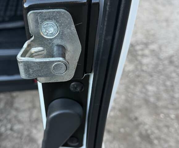 Белый Рено Трафик, объемом двигателя 1.6 л и пробегом 274 тыс. км за 18950 $, фото 126 на Automoto.ua