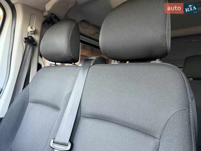 Белый Рено Трафик, объемом двигателя 1.6 л и пробегом 274 тыс. км за 18950 $, фото 101 на Automoto.ua