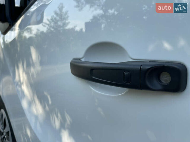 Белый Рено Трафик, объемом двигателя 1.6 л и пробегом 175 тыс. км за 14000 $, фото 10 на Automoto.ua