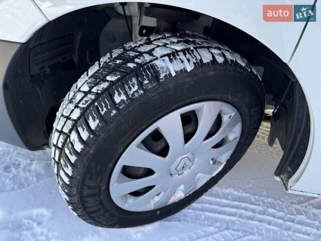 Белый Рено Трафик, объемом двигателя 1.6 л и пробегом 202 тыс. км за 12900 $, фото 41 на Automoto.ua