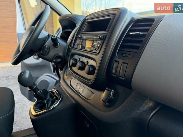 Белый Рено Трафик, объемом двигателя 1.6 л и пробегом 274 тыс. км за 18950 $, фото 86 на Automoto.ua