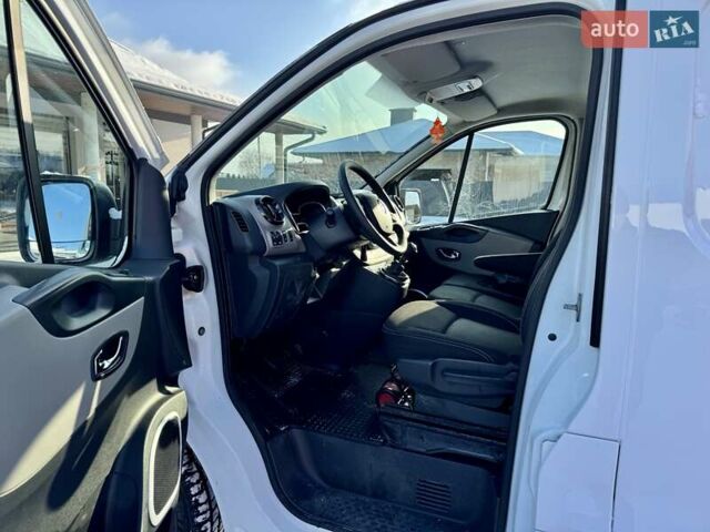 Белый Рено Трафик, объемом двигателя 1.6 л и пробегом 202 тыс. км за 12900 $, фото 15 на Automoto.ua