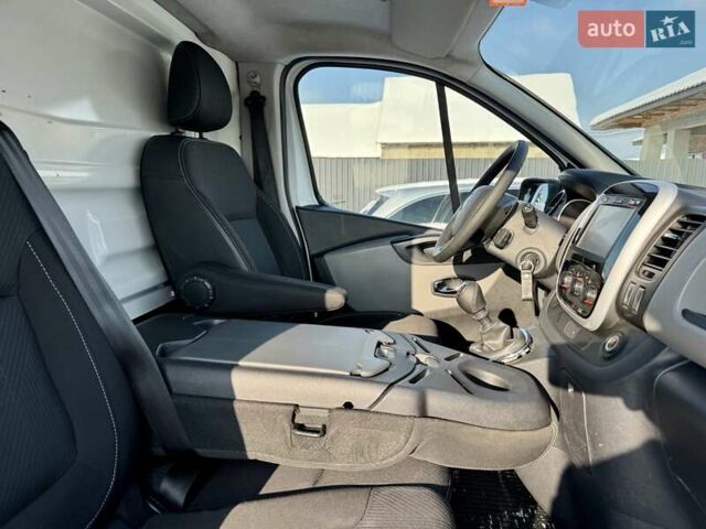 Белый Рено Трафик, объемом двигателя 1.6 л и пробегом 202 тыс. км за 12900 $, фото 31 на Automoto.ua