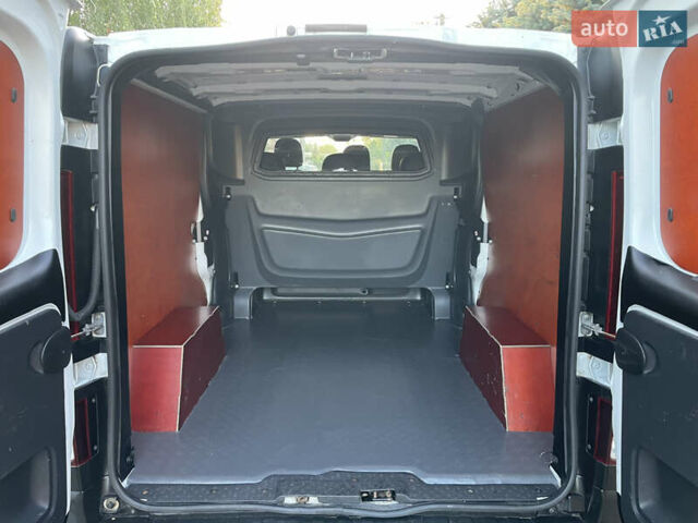 Белый Рено Трафик, объемом двигателя 1.6 л и пробегом 225 тыс. км за 15800 $, фото 60 на Automoto.ua