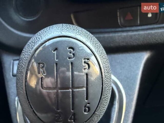 Белый Рено Трафик, объемом двигателя 1.6 л и пробегом 274 тыс. км за 18950 $, фото 111 на Automoto.ua