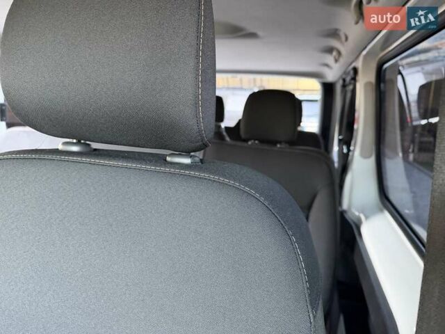 Белый Рено Трафик, объемом двигателя 1.6 л и пробегом 274 тыс. км за 18950 $, фото 67 на Automoto.ua