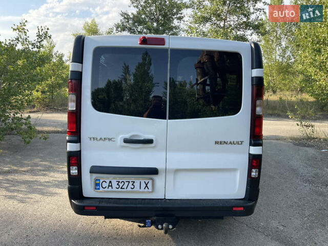 Белый Рено Трафик, объемом двигателя 1.6 л и пробегом 175 тыс. км за 14000 $, фото 6 на Automoto.ua
