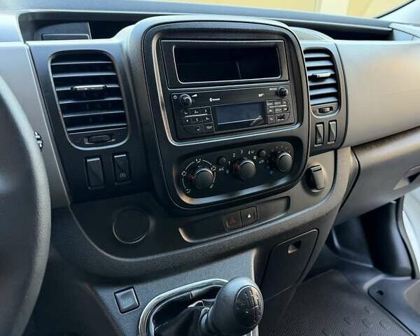 Белый Рено Трафик, объемом двигателя 1.6 л и пробегом 274 тыс. км за 18950 $, фото 68 на Automoto.ua