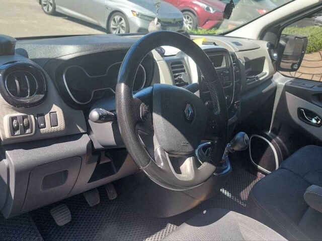 Белый Рено Трафик, объемом двигателя 1.6 л и пробегом 283 тыс. км за 13300 $, фото 6 на Automoto.ua