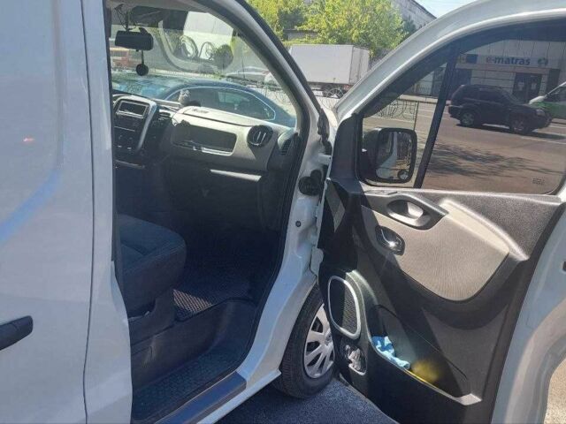 Белый Рено Трафик, объемом двигателя 1.6 л и пробегом 283 тыс. км за 13300 $, фото 4 на Automoto.ua