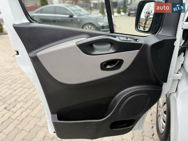 Белый Рено Трафик, объемом двигателя 1.6 л и пробегом 247 тыс. км за 16750 $, фото 16 на Automoto.ua