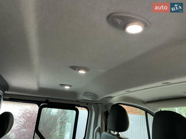 Белый Рено Трафик, объемом двигателя 1.6 л и пробегом 225 тыс. км за 15800 $, фото 43 на Automoto.ua