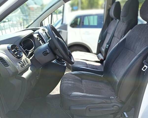 Белый Рено Трафик, объемом двигателя 1.6 л и пробегом 380 тыс. км за 15200 $, фото 5 на Automoto.ua