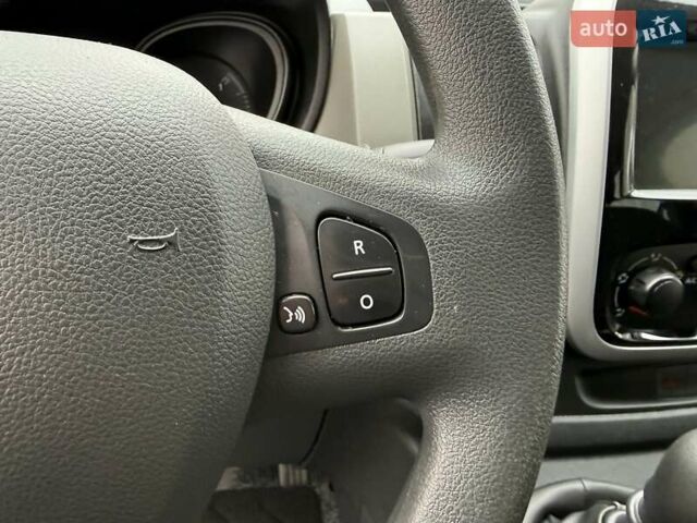 Белый Рено Трафик, объемом двигателя 1.6 л и пробегом 212 тыс. км за 18999 $, фото 19 на Automoto.ua