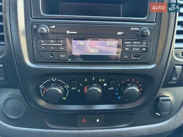 Белый Рено Трафик, объемом двигателя 1.6 л и пробегом 274 тыс. км за 18950 $, фото 122 на Automoto.ua