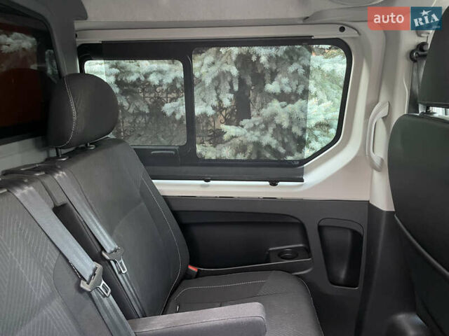 Белый Рено Трафик, объемом двигателя 1.6 л и пробегом 225 тыс. км за 15800 $, фото 44 на Automoto.ua
