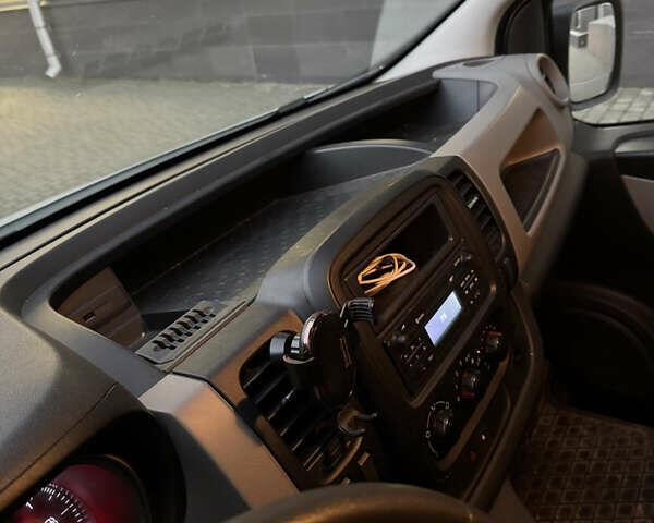 Білий Рено Трафік, об'ємом двигуна 1.6 л та пробігом 148 тис. км за 13000 $, фото 21 на Automoto.ua