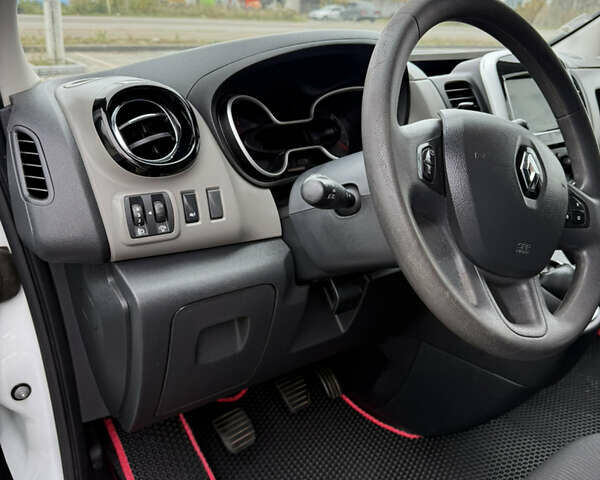 Белый Рено Трафик, объемом двигателя 1.6 л и пробегом 174 тыс. км за 14900 $, фото 17 на Automoto.ua