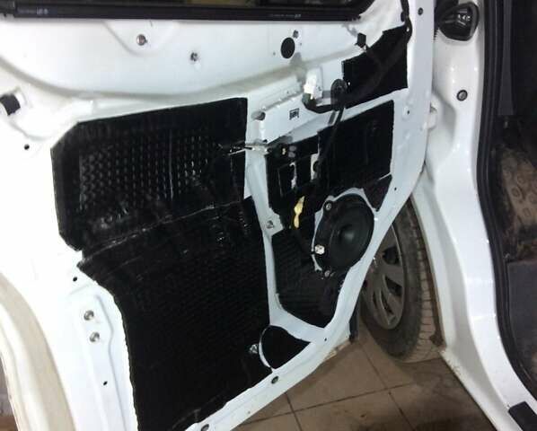 Белый Рено Трафик, объемом двигателя 1.6 л и пробегом 225 тыс. км за 13900 $, фото 21 на Automoto.ua