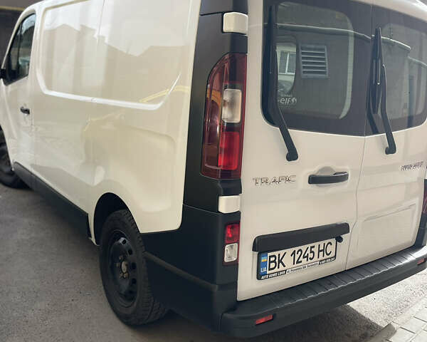 Белый Рено Трафик, объемом двигателя 1.6 л и пробегом 190 тыс. км за 14600 $, фото 17 на Automoto.ua