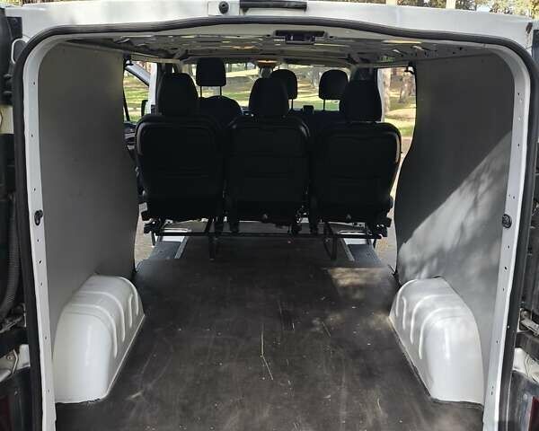 Белый Рено Трафик, объемом двигателя 1.6 л и пробегом 183 тыс. км за 16999 $, фото 6 на Automoto.ua