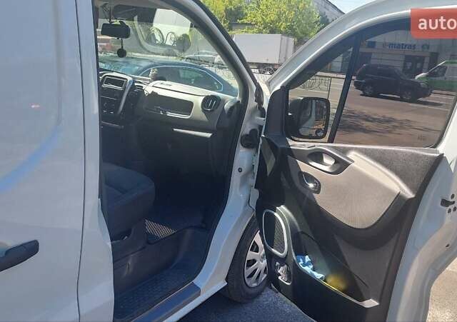 Білий Рено Трафік, об'ємом двигуна 1.6 л та пробігом 280 тис. км за 13999 $, фото 13 на Automoto.ua