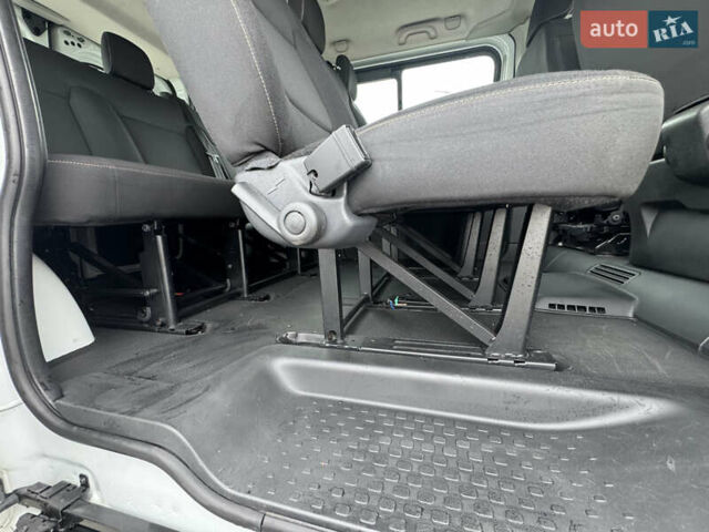 Білий Рено Трафік, об'ємом двигуна 1.6 л та пробігом 203 тис. км за 19900 $, фото 24 на Automoto.ua