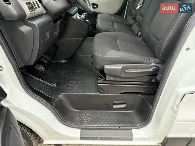 Белый Рено Трафик, объемом двигателя 1.6 л и пробегом 247 тыс. км за 16750 $, фото 14 на Automoto.ua