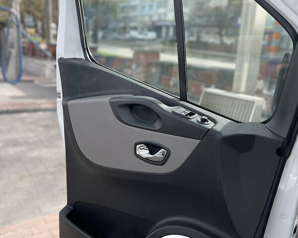 Белый Рено Трафик, объемом двигателя 1.6 л и пробегом 190 тыс. км за 14600 $, фото 13 на Automoto.ua