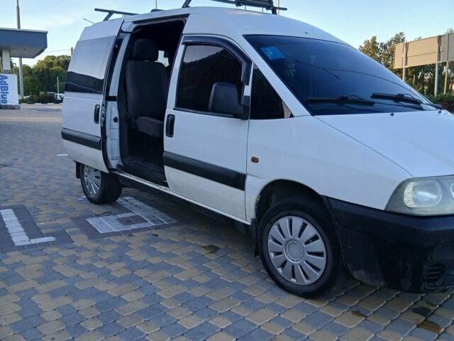 Білий Рено Трафік, об'ємом двигуна 1.6 л та пробігом 260 тис. км за 19800 $, фото 8 на Automoto.ua