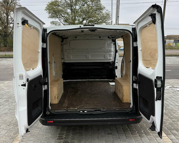 Белый Рено Трафик, объемом двигателя 1.6 л и пробегом 174 тыс. км за 14900 $, фото 40 на Automoto.ua