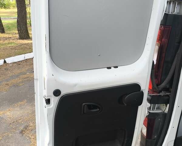 Белый Рено Трафик, объемом двигателя 1.6 л и пробегом 183 тыс. км за 16999 $, фото 8 на Automoto.ua