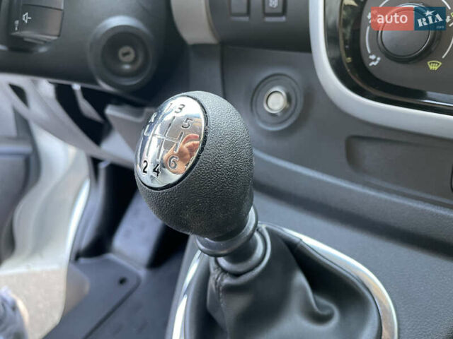 Белый Рено Трафик, объемом двигателя 1.6 л и пробегом 225 тыс. км за 15800 $, фото 20 на Automoto.ua