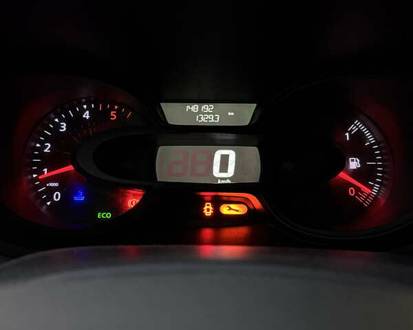 Білий Рено Трафік, об'ємом двигуна 1.6 л та пробігом 148 тис. км за 13000 $, фото 24 на Automoto.ua