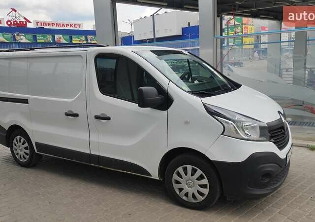 Белый Рено Трафик, объемом двигателя 1.6 л и пробегом 75 тыс. км за 15700 $, фото 2 на Automoto.ua