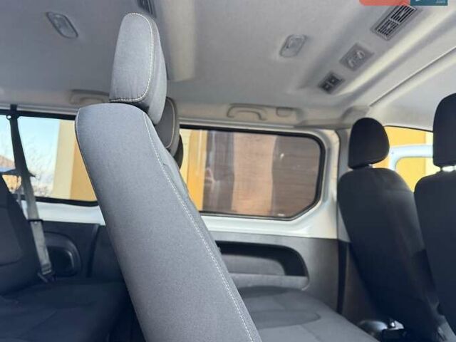 Белый Рено Трафик, объемом двигателя 1.6 л и пробегом 274 тыс. км за 18950 $, фото 81 на Automoto.ua