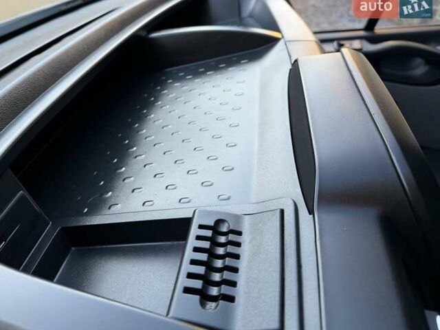 Белый Рено Трафик, объемом двигателя 1.6 л и пробегом 274 тыс. км за 18950 $, фото 121 на Automoto.ua