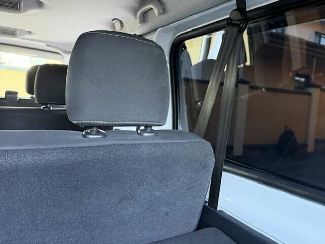 Белый Рено Трафик, объемом двигателя 1.6 л и пробегом 274 тыс. км за 18950 $, фото 75 на Automoto.ua