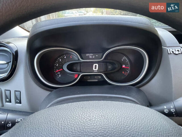 Белый Рено Трафик, объемом двигателя 1.6 л и пробегом 225 тыс. км за 15800 $, фото 22 на Automoto.ua