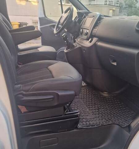 Белый Рено Трафик, объемом двигателя 2 л и пробегом 162 тыс. км за 26000 $, фото 15 на Automoto.ua