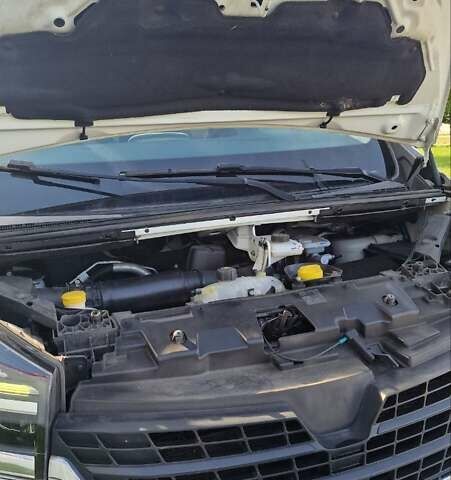 Белый Рено Трафик, объемом двигателя 2 л и пробегом 162 тыс. км за 26000 $, фото 5 на Automoto.ua