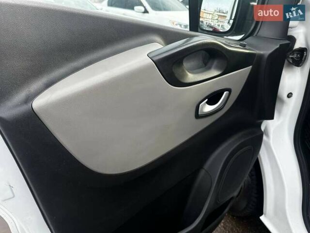 Белый Рено Трафик, объемом двигателя 1.6 л и пробегом 227 тыс. км за 17700 $, фото 30 на Automoto.ua