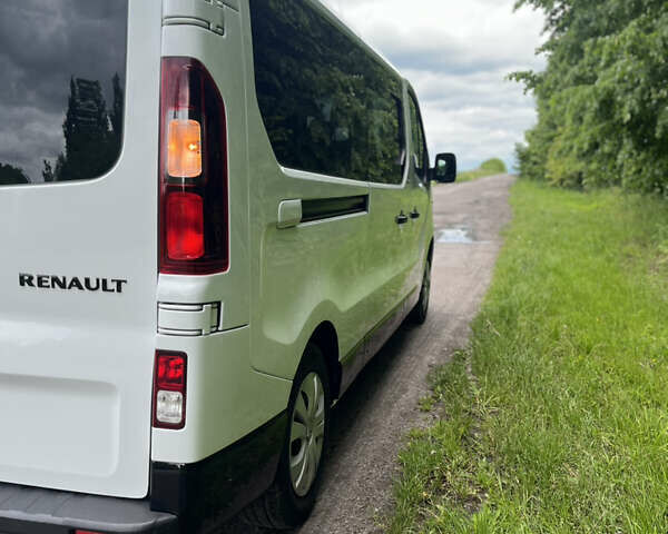 Белый Рено Трафик, объемом двигателя 1.6 л и пробегом 177 тыс. км за 18999 $, фото 6 на Automoto.ua